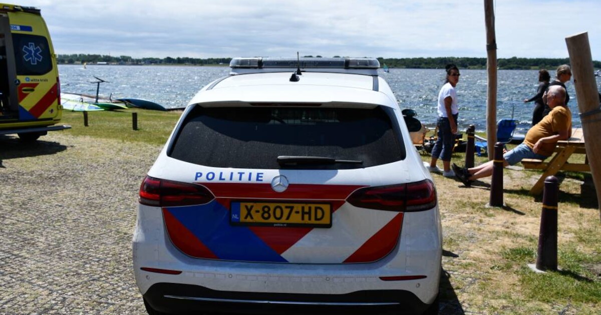 Persoon te water Campensweg in Kamperland