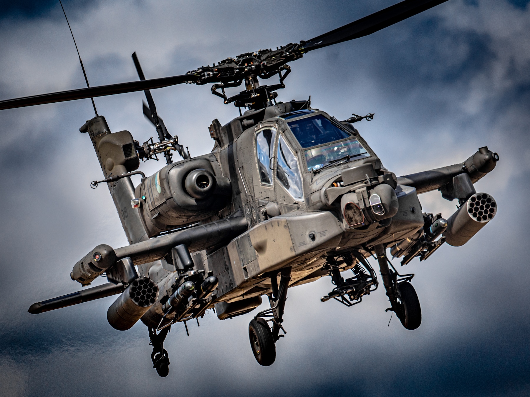 Hoe vaak vliegen legerhelikopters straks laag over? Commissie mer wil duidelijke antwoorden