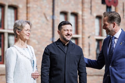 Alle ogen van de wereld zijn even gericht op Middelburg: tranen en applaus in de Nieuwe Kerk