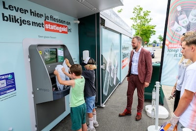 Bergen op Zoom heeft nu een bulkautomaat voor statiegeld: meer dan 100 flesjes tegelijk inleveren