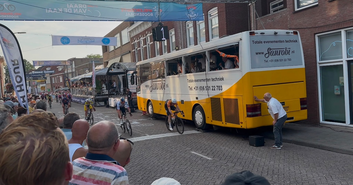 LIVE | Tijmen Eising al na twee rondes naar huis tijdens rush hour van Draai van de Kaai