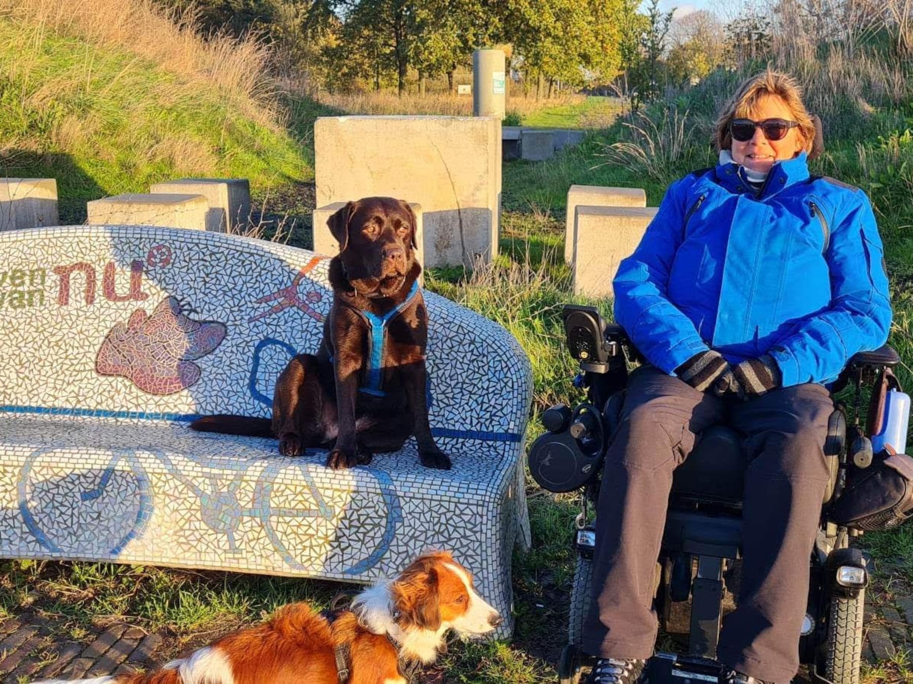 Nathalie uit Sas is superblij: na twee weken kan ze weer naar buiten in haar gemaakte rolstoel