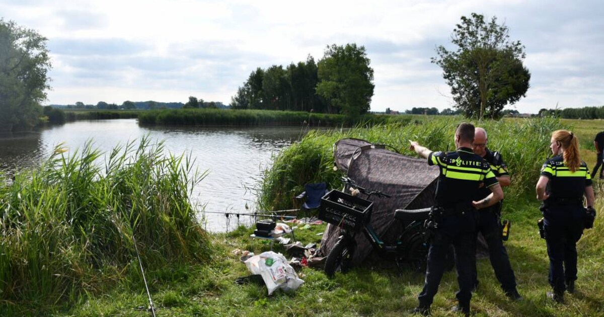 Brandweerduikers zoeken bij Heilleweg in Sluis na aantreffen campeerspullen: 'Veel vraagtekens' | 11