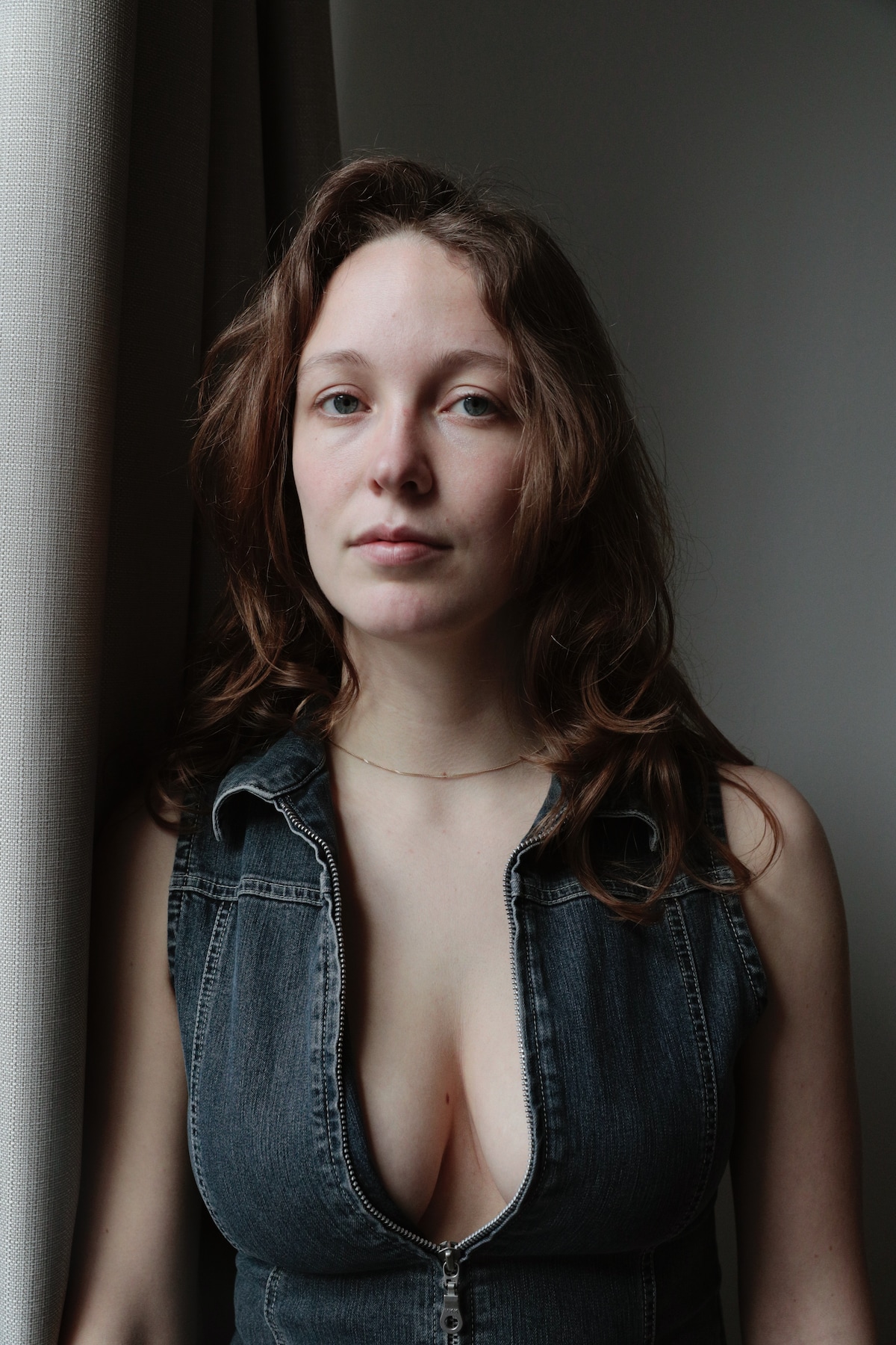 artist filmed in bed with author