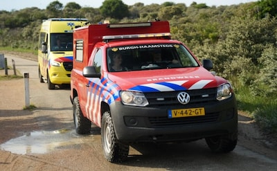 De kans is 1 op 2 miljoen: toch werden vanmiddag twee mensen vermoedelijk door de bliksem getroffen op het strand bij Renesse