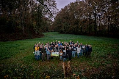 Buurtbewoners kopen natuurgebied: ‘Hoor je dat klein vogeltje dat zo hard roept? Dat is het Rotterdammertje’