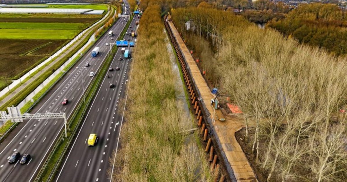 Eerste paal geluidsscherm Oosterpark in Ridderkerk geslagen