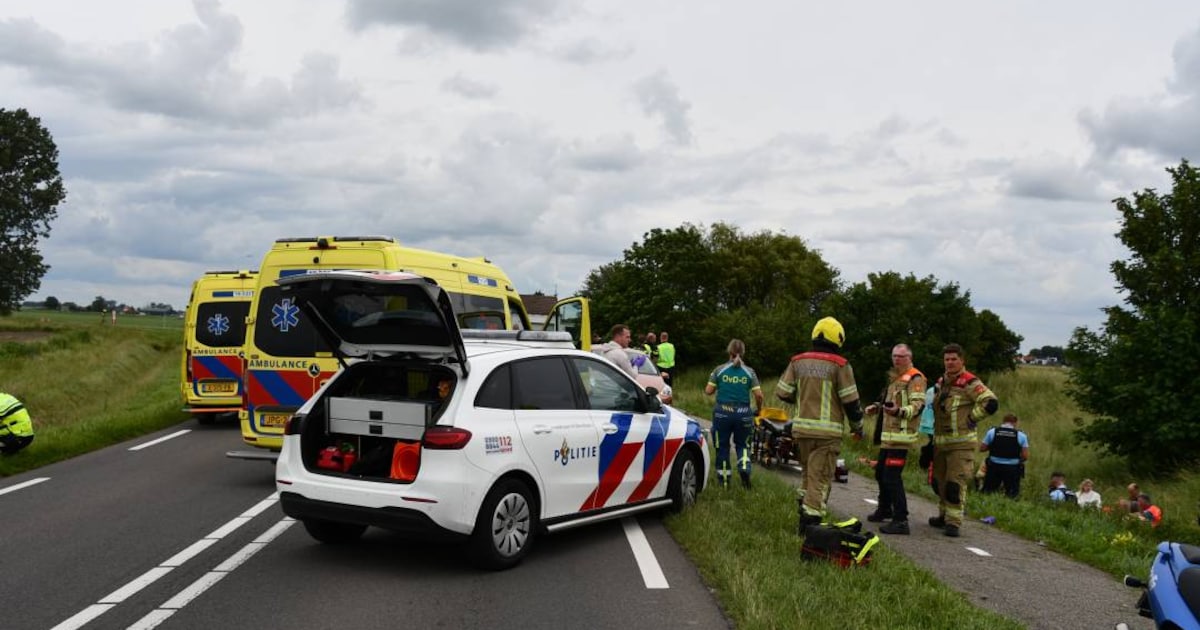 Meerdere gewonden bij ernstig ongeluk in Vogelwaarde tussen auto en fietsers, ook kinderen betrokken