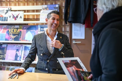 Danny Vera maakt tussen twee shows tijd voor fans: ‘Zeg maar hoe laat’