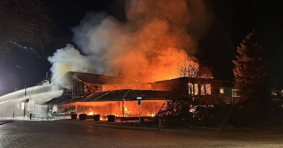 Uitslaande brand in leegstaand winkelpand Ovezande