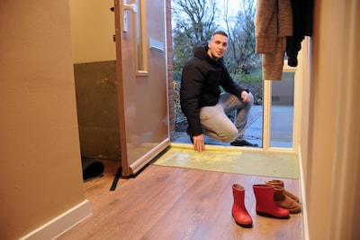 Ondraaglijke stank drijft inwoners Sirjansland uit huizen: ‘Ik klapte achterover van de lucht’