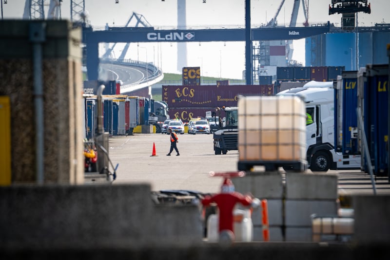 Man overleden na beknelling op haventerminal in Rotterdam | Rotterdam |  PZC.nl