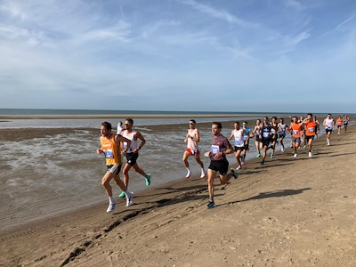 Kopgroep heren Kustmarathon bestaat uit vijf atleten, Sanne Mooldijk aan kop bij vrouwen