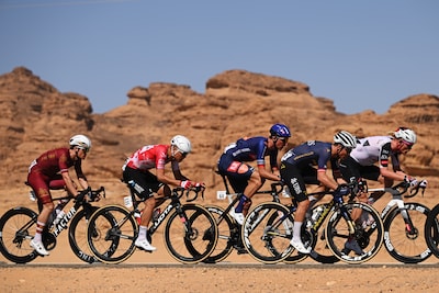 De Jong en Vader finishen samen in voorste gelederen tijdens vierde etappe van Alula Tour