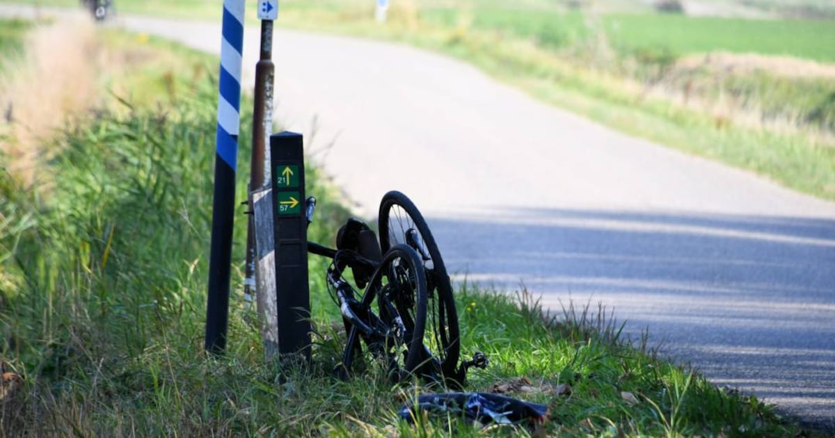Wielrenner gewond na aanrijding in Axel, fiets gebroken.