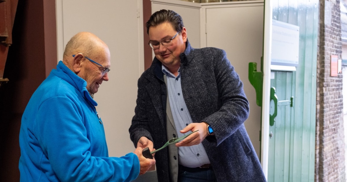 Vrijwilligersbeeldje voor Wim Verhelst in Axel