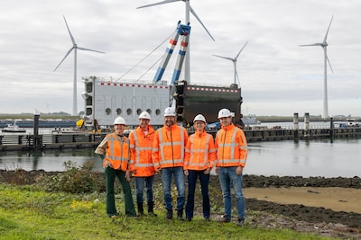Technisch hoogstandje bij terugplaatsen sluisdeur: ‘Alsof je wakker wordt als je jarig bent’