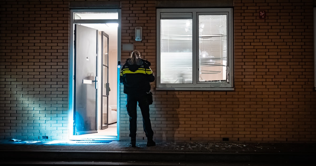 Raam gesprongen na explosie bij woning op Kop van Zuid in Rotterdam