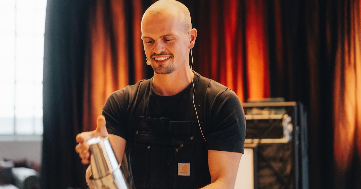 Boaz de Korte (32) sleept titel van snelste bartender in de wacht: ‘Dan bonst je hart in je keel’