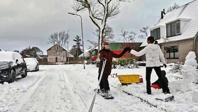 Anke en haar familie snowboardde door de Middelburgse straten: 'Hebben hier 14 jaar op gewacht'