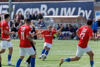 Dit zijn de uitslagen, doelpuntenmakers en wedstrijdverslagen van het amateurvoetbal op zondag
