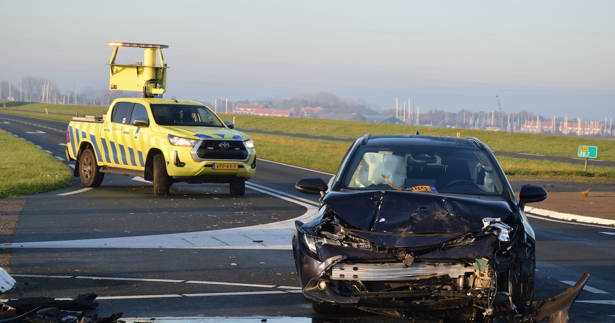 Automobilist en bestelbus in botsing gekomen op de N59 bij Bruinisse.