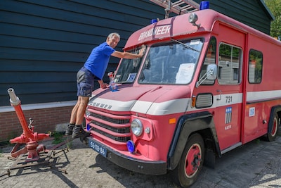 De brandweerwagen van Hans is uitgeblust, rijden doet hij niet meer