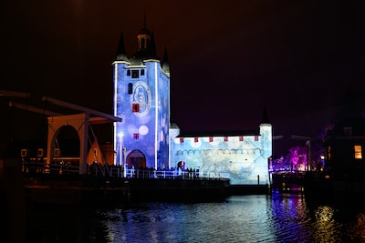 Lichtfestival Zeelicht in Zierikzee groter en drukker dit jaar, maar niet iedereen is enthousiast