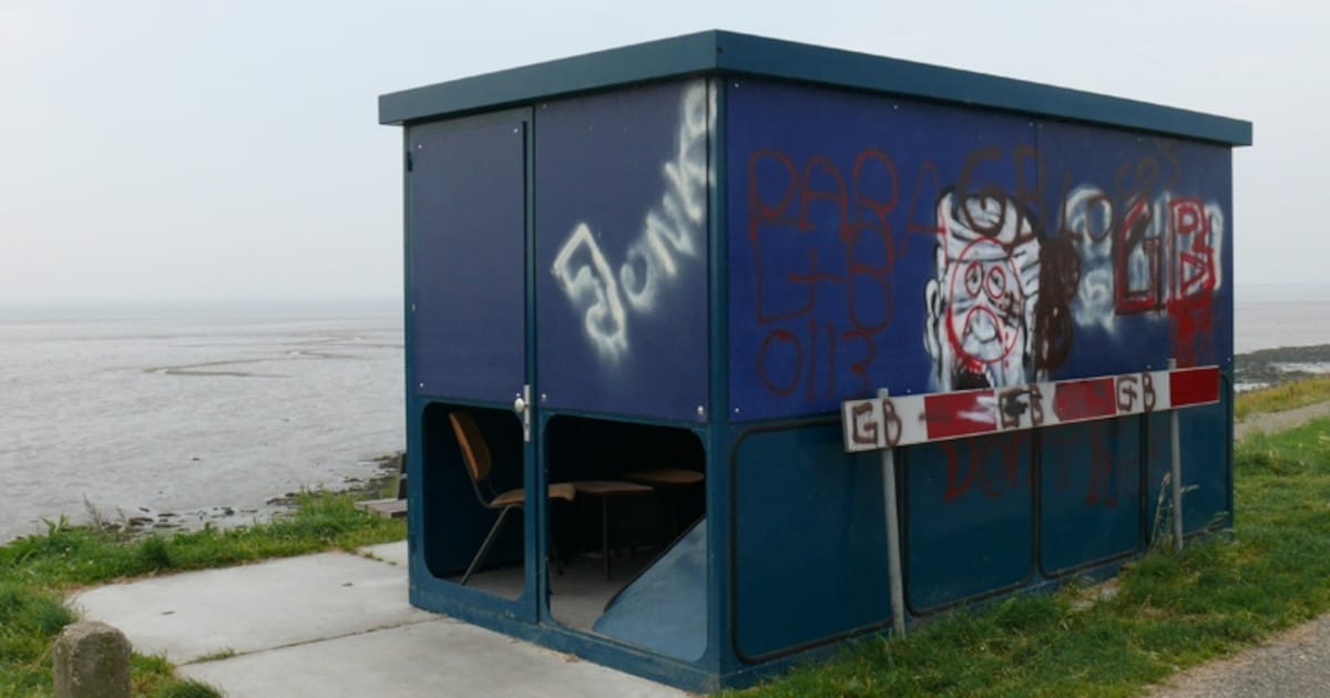 Vandalisme praathuisje Schore kost kapitaaltje