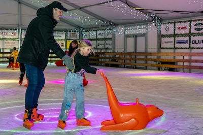 De zelfgemaakte curlingbanen van Jens (16) schitteren bij IJsfestijn Steenbergen