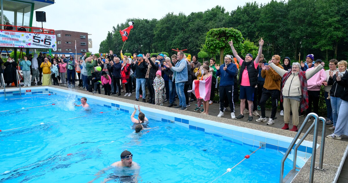 Feestelijke zwemnacht in Oud Gastel: van warme soep tot applaus bij zonsopgang