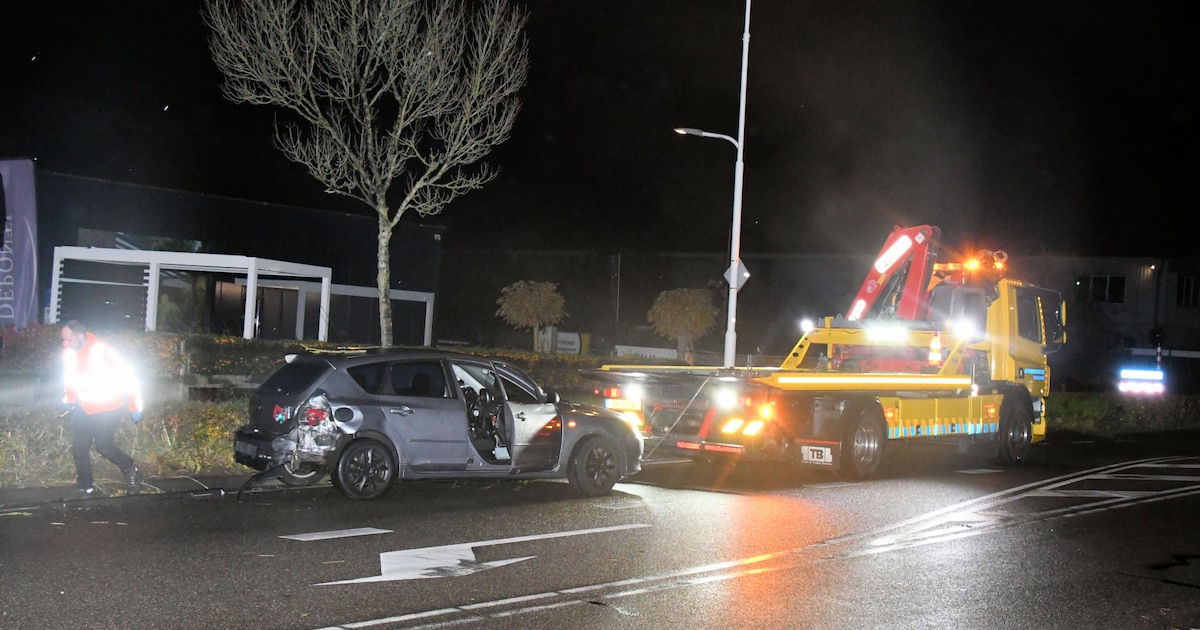 Bestuurder met de schrik vrij na botsing Antony Fokkerstraat in Goes.