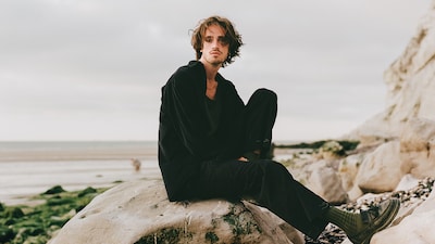 Bach leerde Iskander Moon improviseren, nu raakt hij met eigen songs publiek recht in de ziel