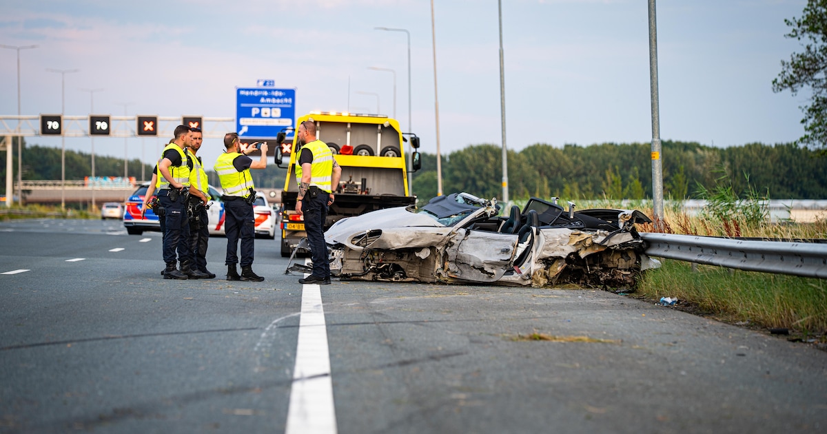 Bestuurder zwaargewond na crash op de A16 bij Hendrik-Ido-Ambacht