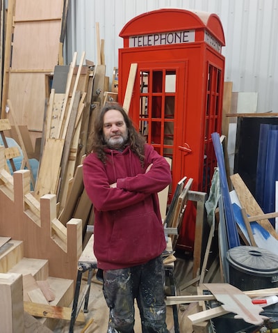 Veertig jaar magie achter het doek: Jos de Waal en de decors van Balletstudio Free