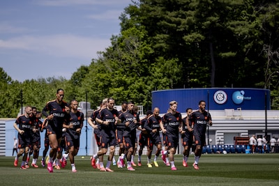 Nederlands elftal begint eerste training in Verenigde Staten met een moment van stilte