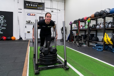 Romy de Bruijne naar WK Hyrox in Stockholm: ‘De combinatie tussen kracht en uithoudingsvermogen maakt deze sport zo uitdagend’