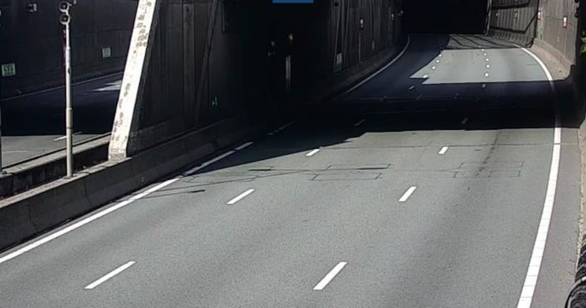 Noordtunnel op A15 in beide richtingen dicht door technische storing: files lopen op
