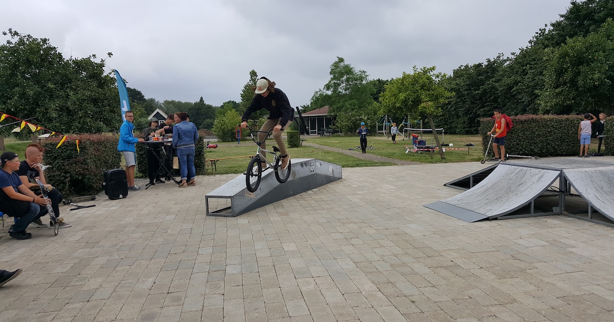 Jeugd van Hoedekenskerke kan voortaan ook skaten op het dorp