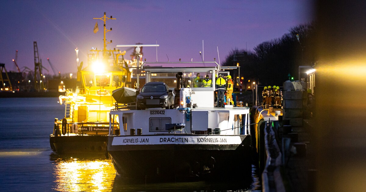 Brand door technisch defect op binnenvaartschip op Nieuwe Maas in Pernis | Rotterdam