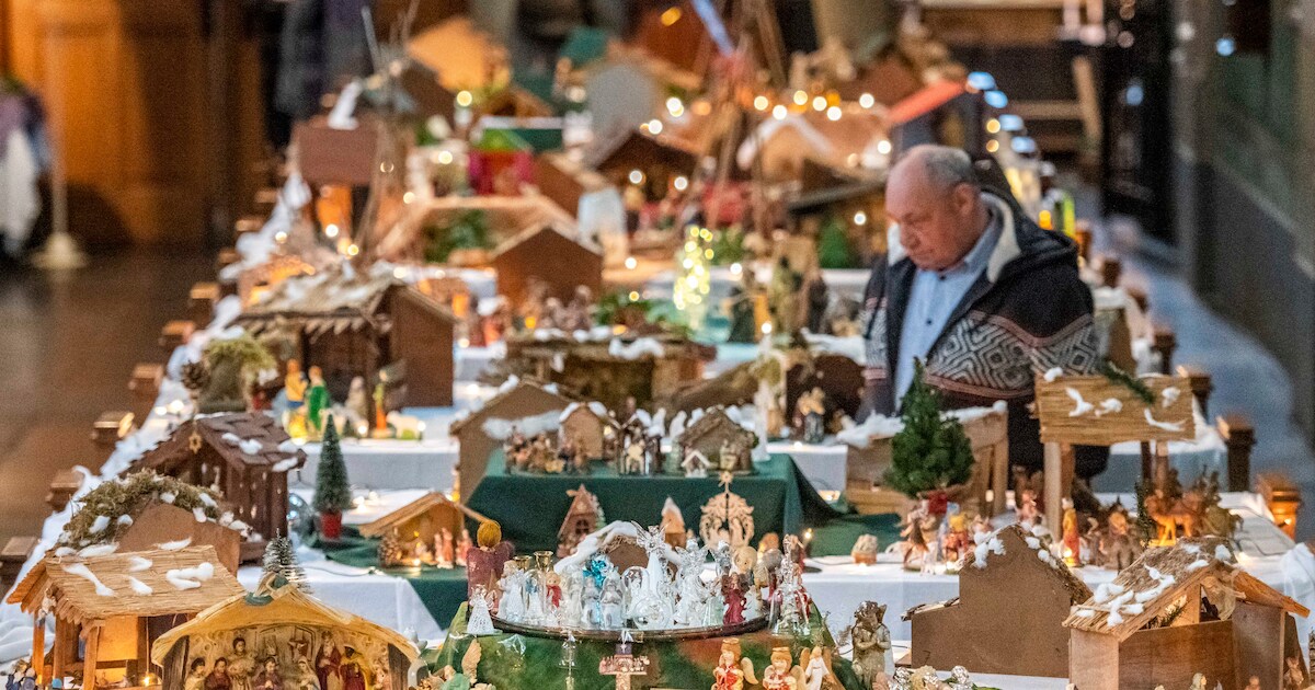 Kerk vol kerststallen in Hengstdijk