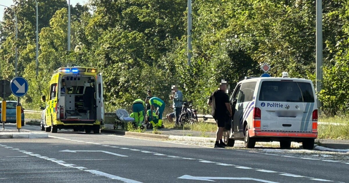 Voetganger naar ziekenhuis nadat hij wordt aangereden door elektrische ...