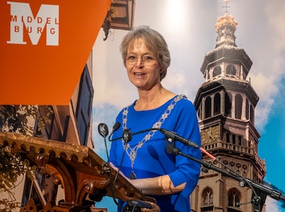 Waarom de burgemeester van Middelburg onder vuur ligt én waarmee ze tot nu toe wél indruk maakt
