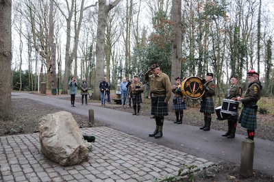Tien van Renesse herdacht: ‘We blijven dit doen’
