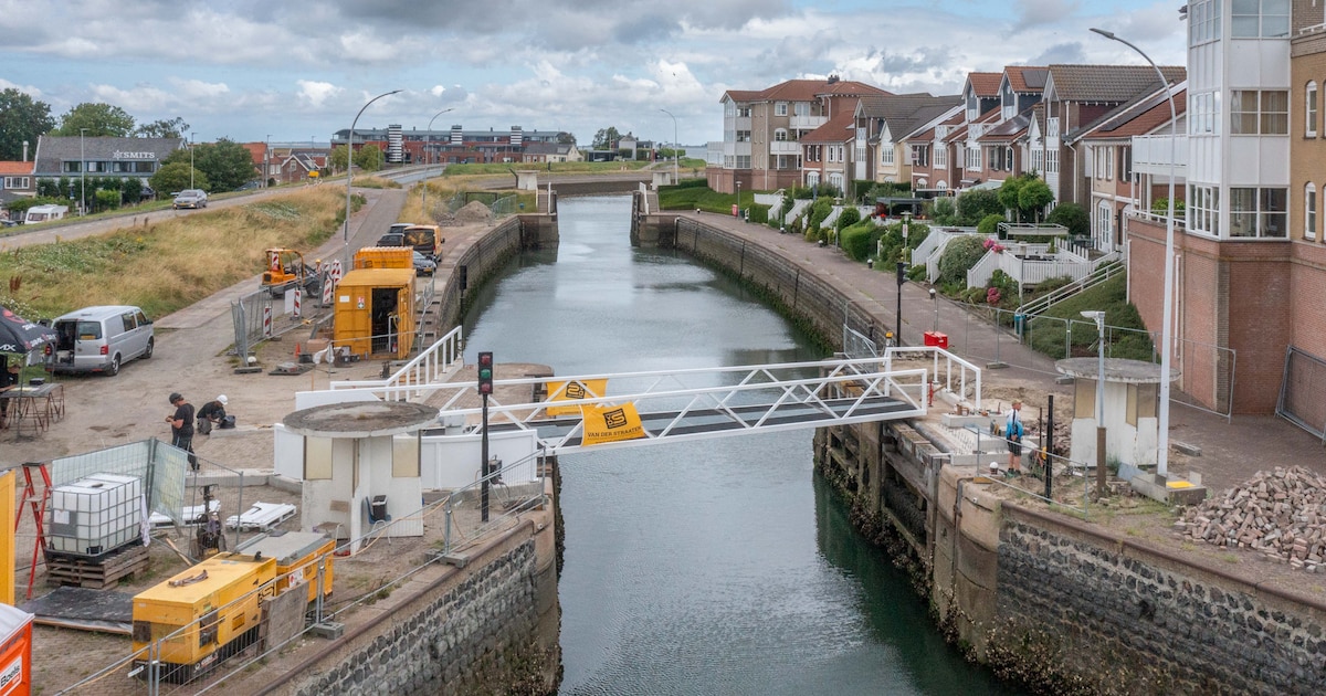 Oude brug lag er vaak uit, met de nieuwe is dat verleden tijd: Wemeldinge krijgt voetgangersbrug van