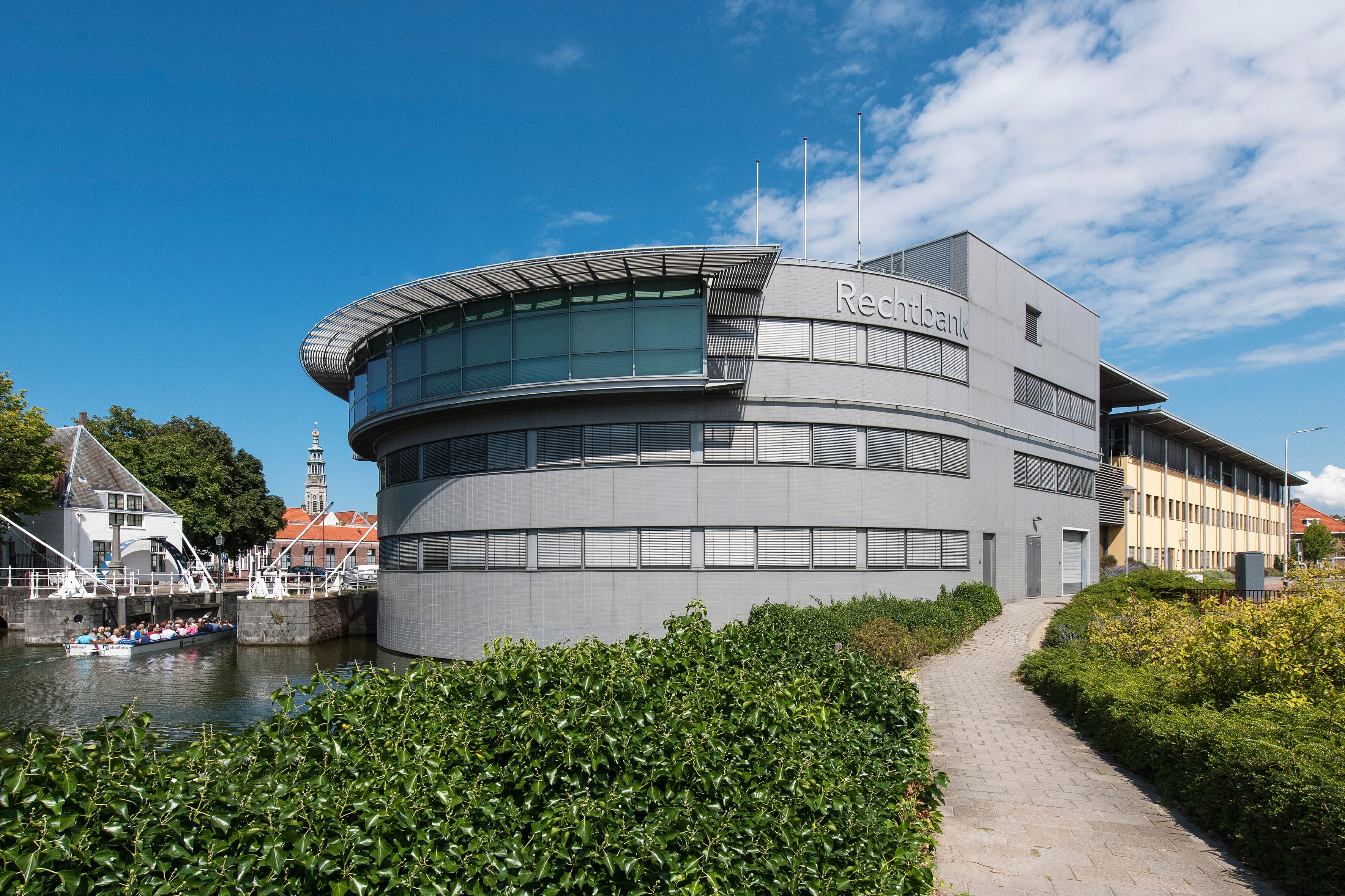 Van brandstichting verdachte man uit Hengstdijk blijft zitten waar hij zit: in de cel