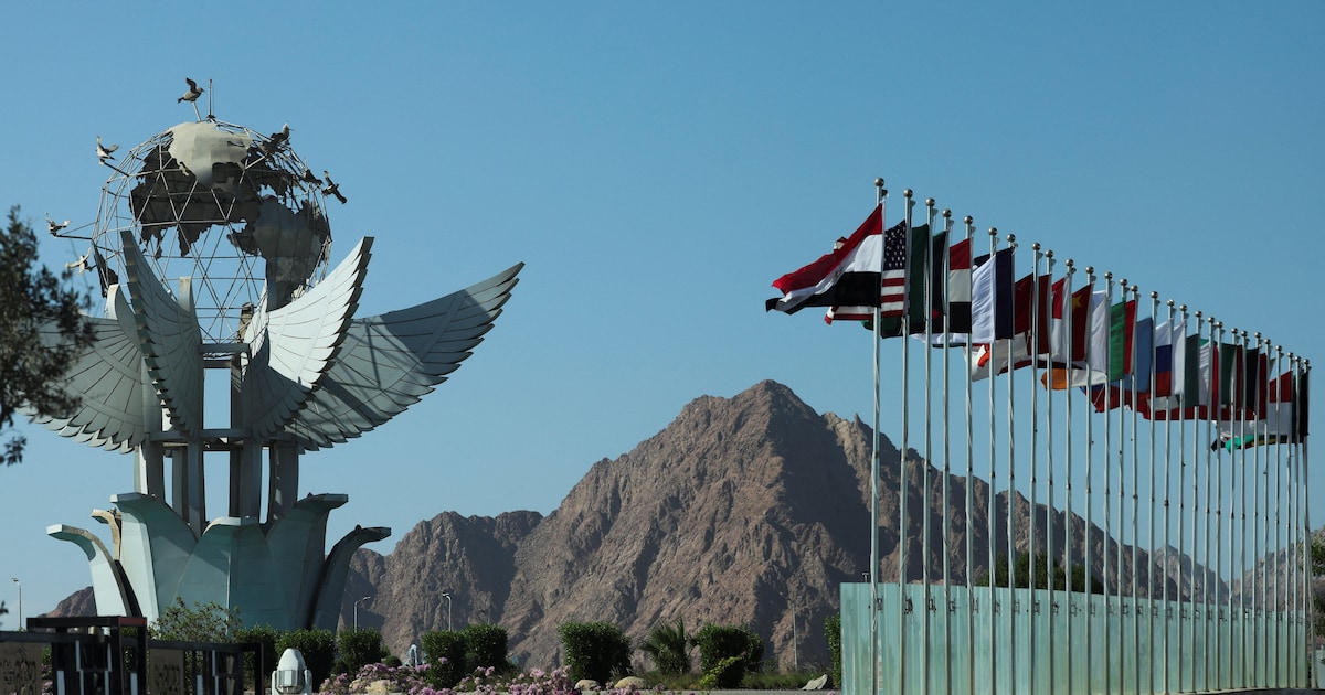 Diplomaten uit Qatar verongelukken in Egypte, een dag voor vredestop over Gaza.