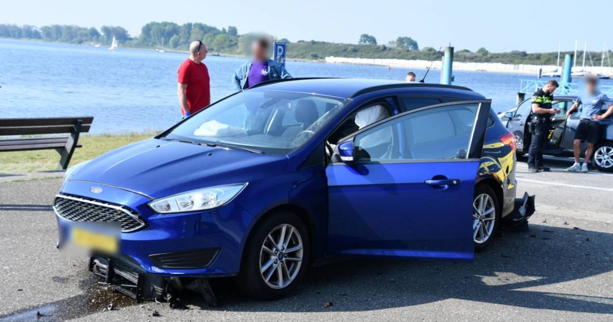 Vrouw gewond na ongeluk op parkeerterrein N57