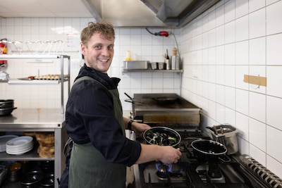 De gegratineerde mosselen bij HeerlijkZo vielen tegen, maar de taartvitrine bood ruime keuze in desserts