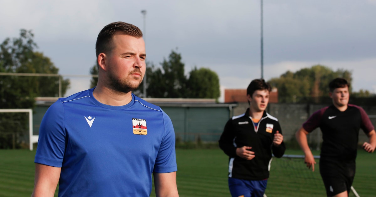 Jonge en ambitieuze trainer Jesse de Waal brengt spelprincipes binnen bij Steen